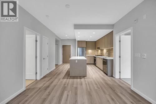 304 629 Cottonwood Avenue, Coquitlam, BC - Indoor Photo Showing Kitchen