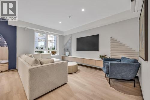 304 629 Cottonwood Avenue, Coquitlam, BC - Indoor Photo Showing Living Room