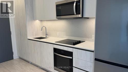 1226 - 5858 Yonge Street, Toronto, ON - Indoor Photo Showing Kitchen