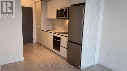 1226 - 5858 Yonge Street, Toronto, ON - Indoor Photo Showing Kitchen