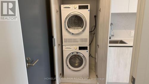1226 - 5858 Yonge Street, Toronto, ON - Indoor Photo Showing Laundry Room