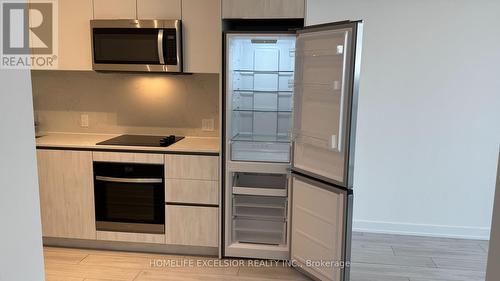 1226 - 5858 Yonge Street, Toronto, ON - Indoor Photo Showing Kitchen