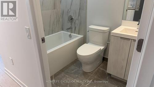 1226 - 5858 Yonge Street, Toronto, ON - Indoor Photo Showing Bathroom