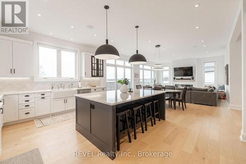 7515 Sherrilee Crescent, Niagara Falls (Brown), ON - Indoor Photo Showing Kitchen With Upgraded Kitchen
