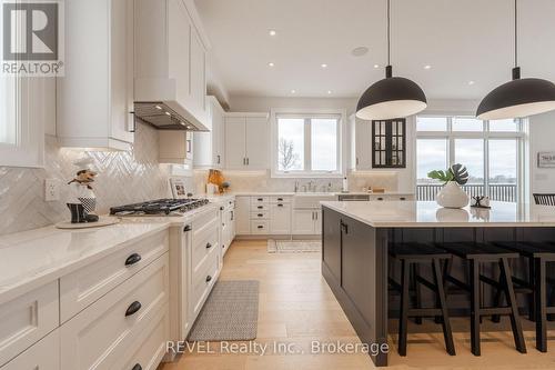 7515 Sherrilee Crescent, Niagara Falls (Brown), ON - Indoor Photo Showing Kitchen With Upgraded Kitchen