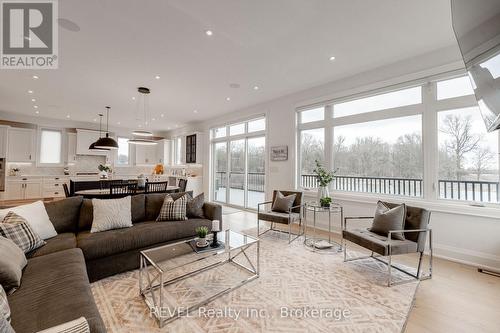 7515 Sherrilee Crescent, Niagara Falls (Brown), ON - Indoor Photo Showing Living Room
