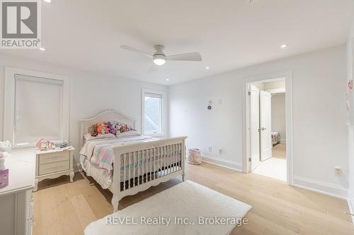 7515 Sherrilee Crescent, Niagara Falls (Brown), ON - Indoor Photo Showing Bedroom