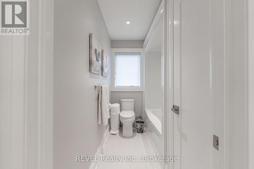 7515 Sherrilee Crescent, Niagara Falls (Brown), ON - Indoor Photo Showing Bathroom