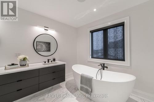 7515 Sherrilee Crescent, Niagara Falls (Brown), ON - Indoor Photo Showing Bathroom