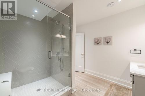 7515 Sherrilee Crescent, Niagara Falls (Brown), ON - Indoor Photo Showing Bathroom