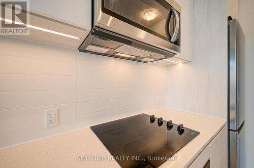 1125 - 5858 Yonge St Street, Toronto, ON - Indoor Photo Showing Kitchen