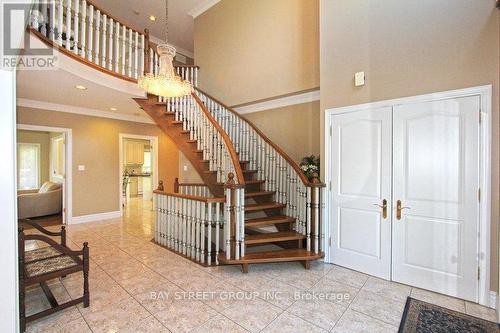 foyer - 17 Dunvegan Drive, Richmond Hill, ON - Indoor Photo Showing Other Room