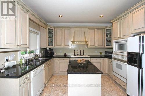 17 Dunvegan Drive, Richmond Hill, ON - Indoor Photo Showing Kitchen With Double Sink
