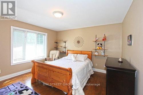 Primary room - 17 Dunvegan Drive, Richmond Hill, ON - Indoor Photo Showing Bedroom