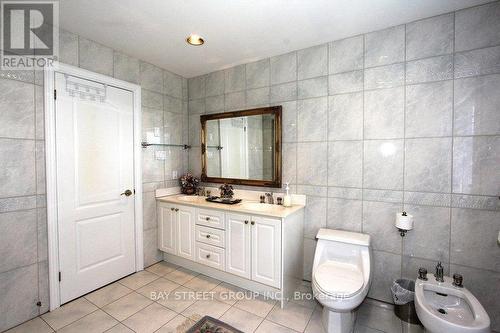 primary ensuite - 17 Dunvegan Drive, Richmond Hill, ON - Indoor Photo Showing Bathroom