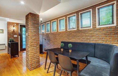 Coin-repas - 4058 Ch. Gage, Montréal (Ville-Marie), QC -  With Exterior