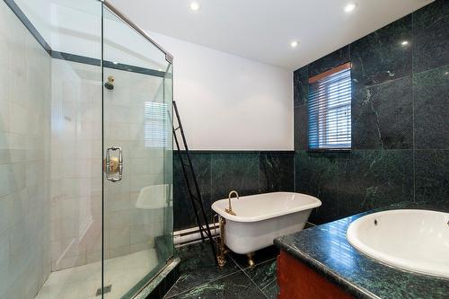 Salle de bains attenante à la CCP - 4058 Ch. Gage, Montréal (Ville-Marie), QC - Indoor Photo Showing Bathroom