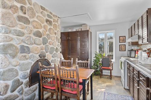 Dining room - 136 Rg Grand-Sabrevois, Sainte-Anne-De-Sabrevois, QC - Indoor Photo Showing Kitchen