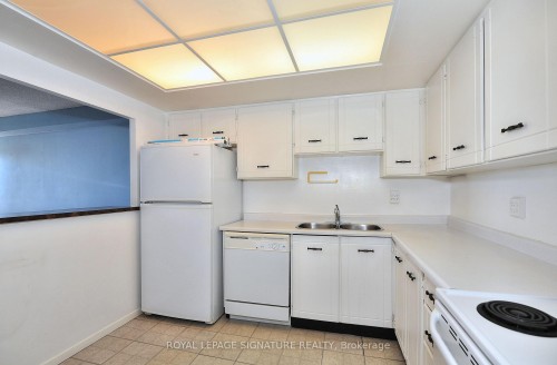 1208-7811 Yonge Street, Markham, ON - Indoor Photo Showing Kitchen With Double Sink