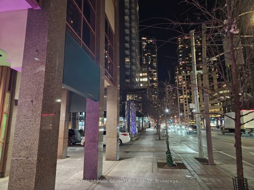 736 Bay Street, Toronto, ON 