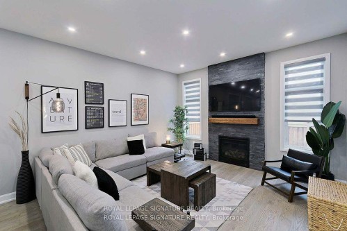 1467 Lakeport Crescent, Oakville, ON - Indoor Photo Showing Living Room With Fireplace