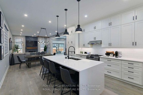1467 Lakeport Crescent, Oakville, ON - Indoor Photo Showing Kitchen With Double Sink With Upgraded Kitchen