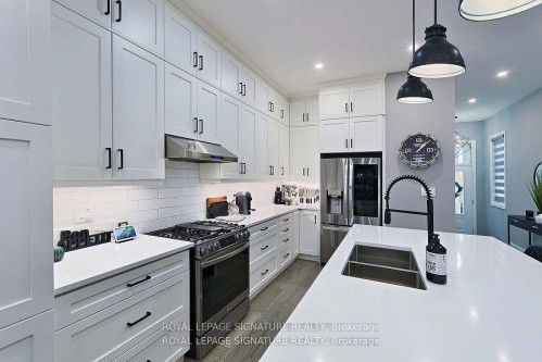 1467 Lakeport Crescent, Oakville, ON - Indoor Photo Showing Kitchen With Upgraded Kitchen