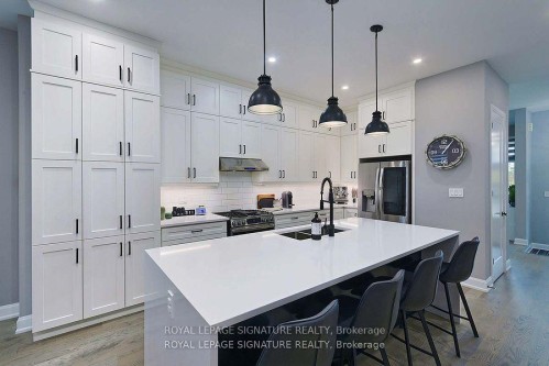 1467 Lakeport Crescent, Oakville, ON - Indoor Photo Showing Kitchen With Double Sink With Upgraded Kitchen