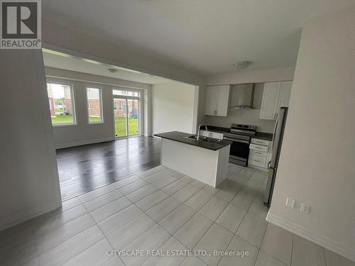 9249 Whiteoak Avenue, Niagara Falls, ON - Indoor Photo Showing Kitchen