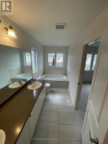9249 Whiteoak Avenue, Niagara Falls, ON - Indoor Photo Showing Bathroom