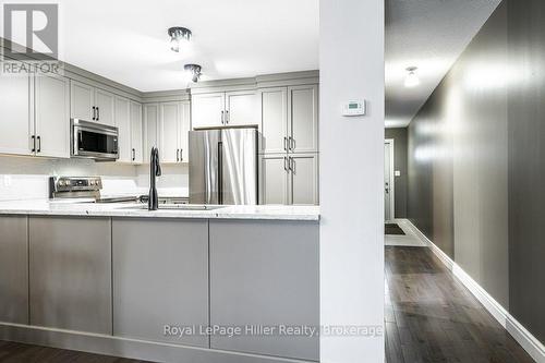 13 Arden Park, Stratford, ON - Indoor Photo Showing Kitchen With Upgraded Kitchen