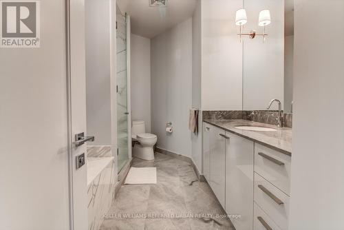 302 - 88 Davenport Road, Toronto, ON - Indoor Photo Showing Bathroom