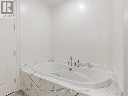 302 - 88 Davenport Road, Toronto, ON - Indoor Photo Showing Bathroom