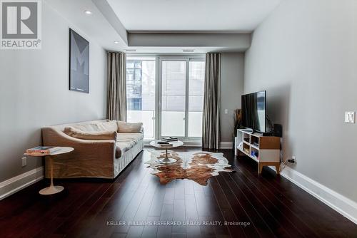 302 - 88 Davenport Road, Toronto, ON - Indoor Photo Showing Living Room