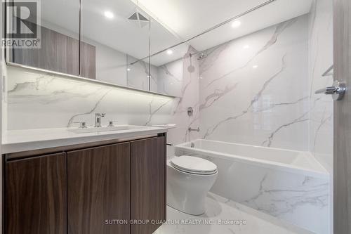 1603 - 3 Concord Cityplace Way, Toronto, ON - Indoor Photo Showing Bathroom