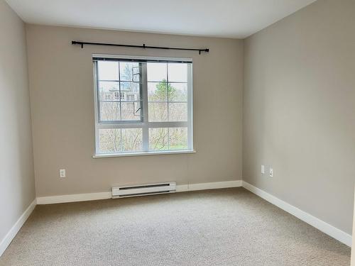 205 2940 King George Boulevard, Surrey, BC - Indoor Photo Showing Other Room