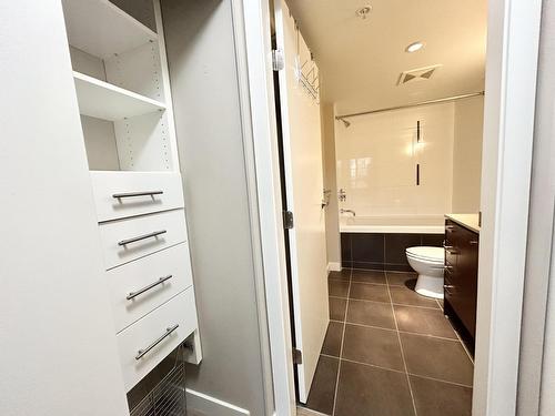 205 2940 King George Boulevard, Surrey, BC - Indoor