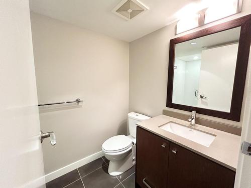 205 2940 King George Boulevard, Surrey, BC - Indoor Photo Showing Bathroom