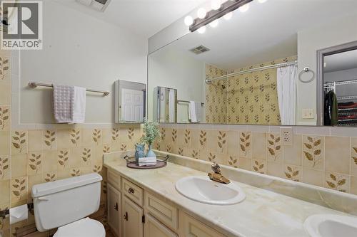 1500 Venetian Boulevard Unit# W-9, Point Edward, ON - Indoor Photo Showing Bathroom