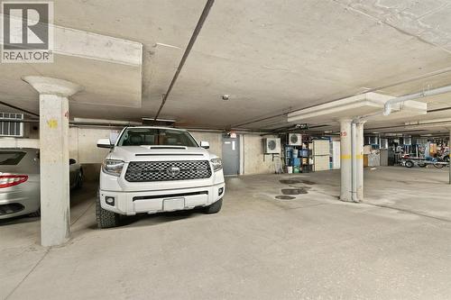 1500 Venetian Boulevard Unit# W-9, Point Edward, ON - Indoor Photo Showing Garage