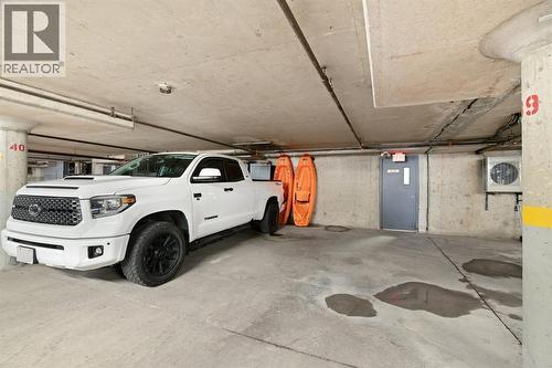 1500 Venetian Boulevard Unit# W-9, Point Edward, ON - Indoor Photo Showing Garage