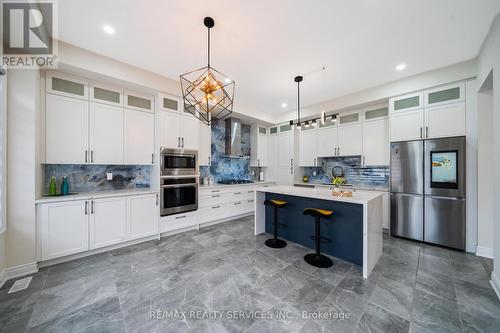 3444 Mosley Gate, Oakville, ON - Indoor Photo Showing Kitchen With Upgraded Kitchen