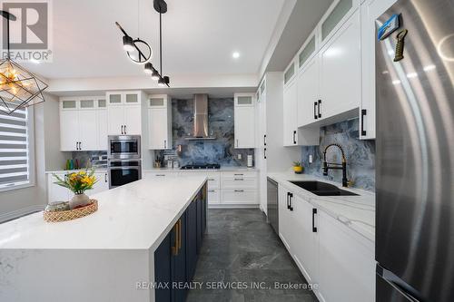 3444 Mosley Gate, Oakville, ON - Indoor Photo Showing Kitchen With Double Sink With Upgraded Kitchen