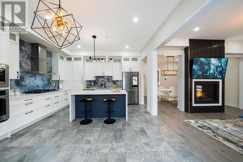 3444 Mosley Gate, Oakville, ON - Indoor Photo Showing Kitchen With Upgraded Kitchen