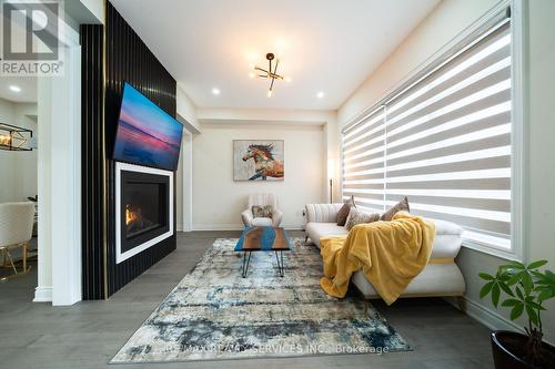 3444 Mosley Gate, Oakville, ON - Indoor With Fireplace