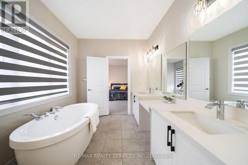 3444 Mosley Gate, Oakville, ON - Indoor Photo Showing Bathroom