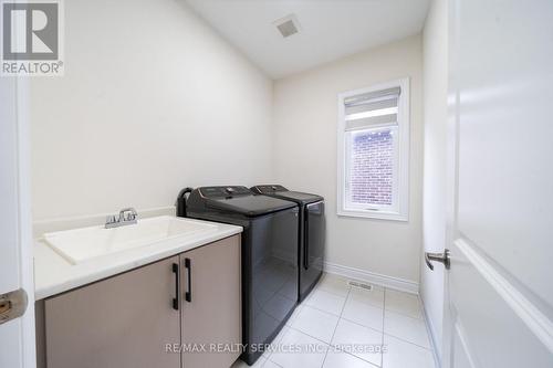 3444 Mosley Gate, Oakville, ON - Indoor Photo Showing Laundry Room