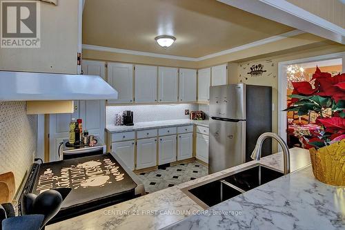 10 Regent Street, St. Thomas, ON - Indoor Photo Showing Kitchen
