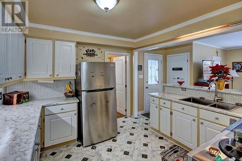 10 Regent Street, St. Thomas, ON - Indoor Photo Showing Kitchen With Double Sink