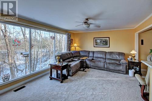 10 Regent Street, St. Thomas, ON - Indoor Photo Showing Living Room